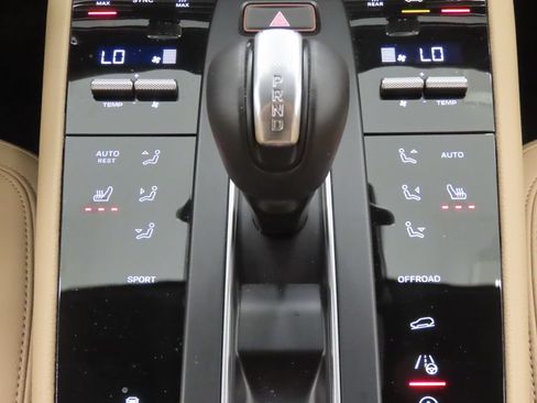 Certified 2026 Porsche Macan AWD/4WD image 27