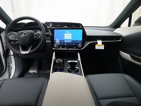 Used 2025 Lexus RZ 300e image 5