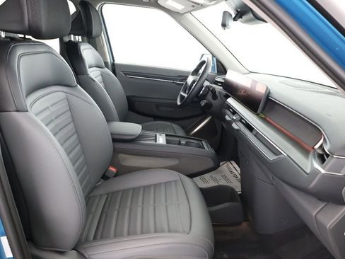 Used 2024 Kia EV9 Land image 25