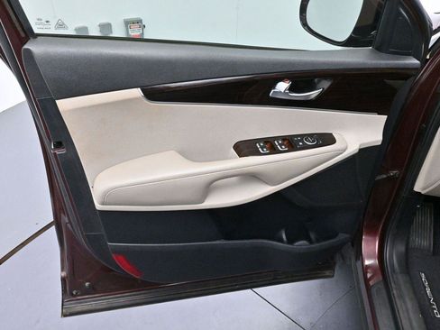 Used 2020 Kia Sorento EX FWD image 9