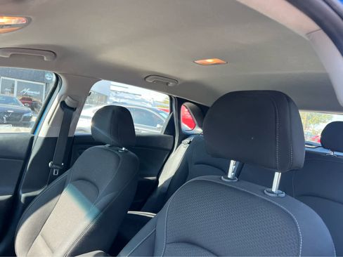 Used 2018 Hyundai Elantra GT image 8