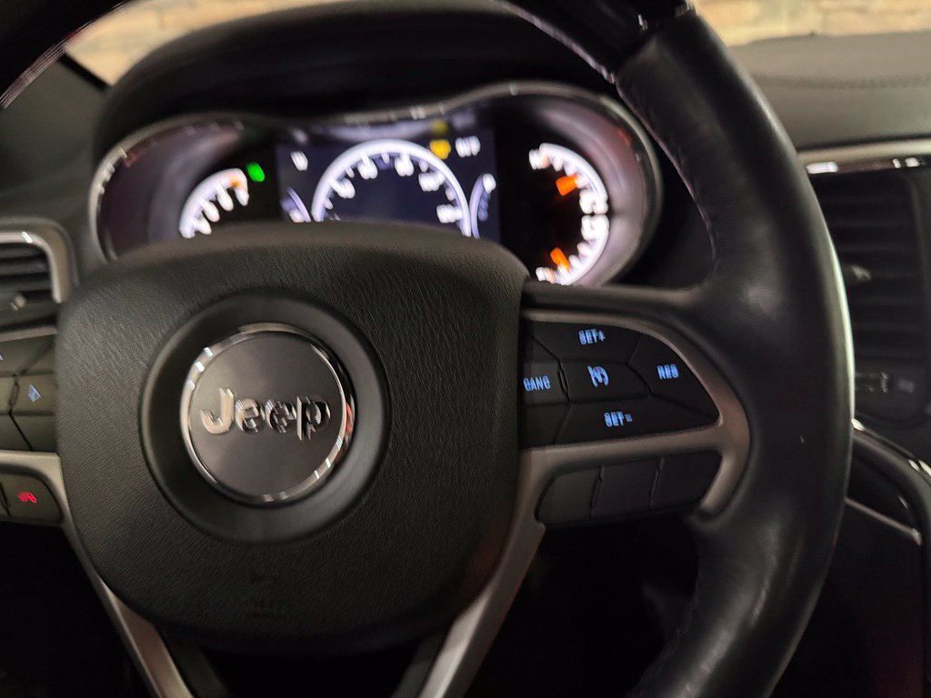 Used 2018 Jeep Grand Cherokee Overland AWD/4WD image 16