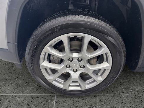 Used 2023 Jeep Compass Latitude image 24