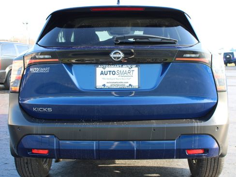 Used 2025 Nissan Kicks SV image 5