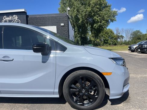 Used 2024 Honda Odyssey Sport image 2