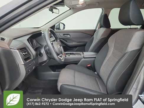 Used 2023 Nissan Rogue SV image 19