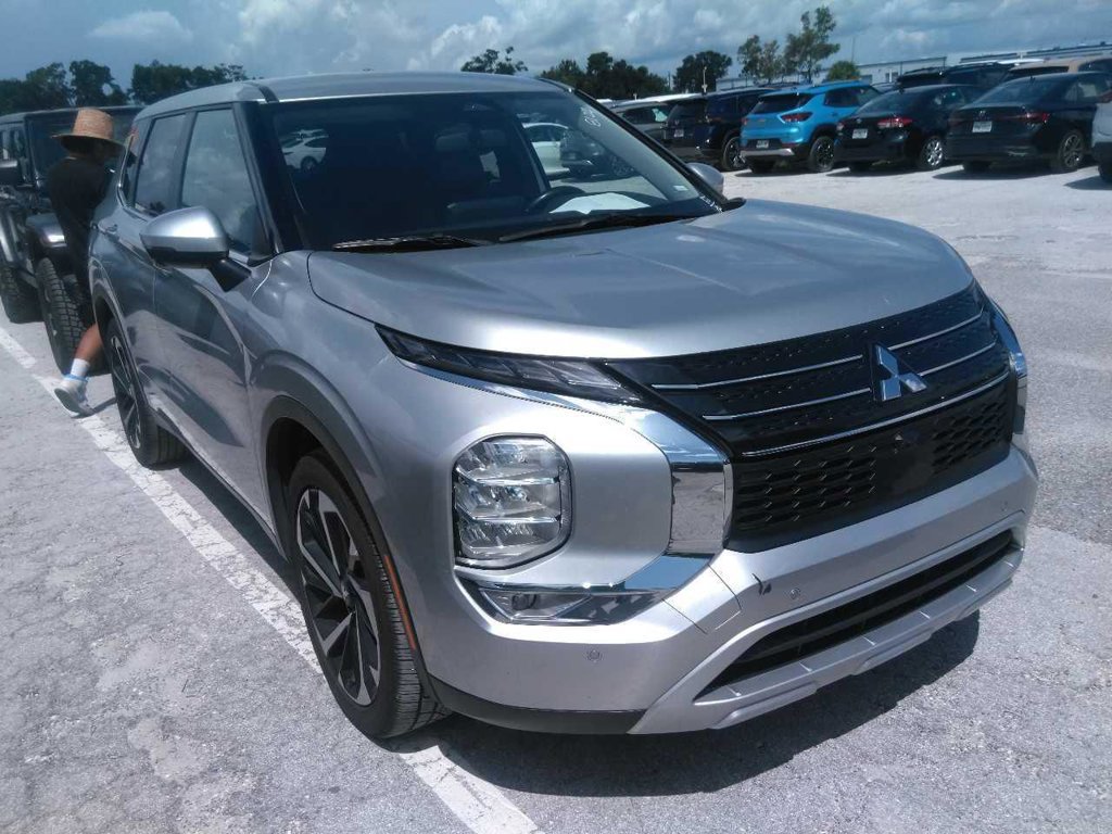 Used 2024 Mitsubishi Outlander SE FWD image 2
