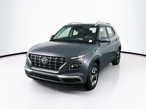Used 2025 Hyundai Venue SEL FWD image 3