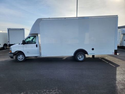 New 2025 Chevrolet Express 4500 w/ Power Convenience Package RWD image 4