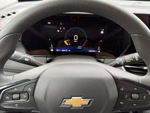 Used 2025 Chevrolet TrailBlazer LT AWD/4WD image 23