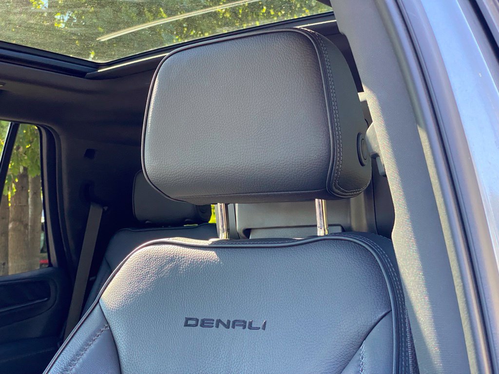 Used 2021 GMC Yukon Denali w/ Denali Premium Package AWD/4WD image 24