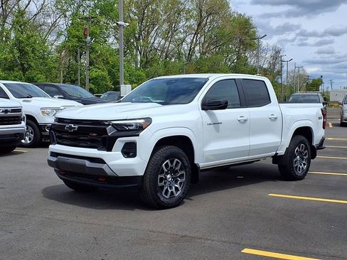 Used 2024 Chevrolet Colorado Z71 w/ Z71 Convenience Package 2 AWD/4WD image 1