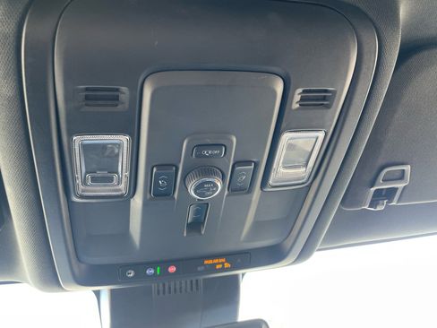 Used 2025 Chevrolet Tahoe Premier image 14