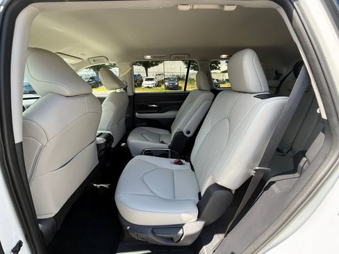 Used 2024 Toyota Grand Highlander AWD image 27