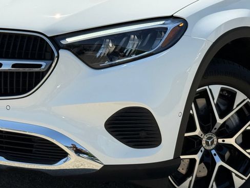 Used 2025 Mercedes-Benz GLC 350e 4MATIC image 3