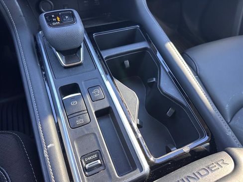 Used 2023 Nissan Pathfinder SL w/ Black Appearance Package image 26