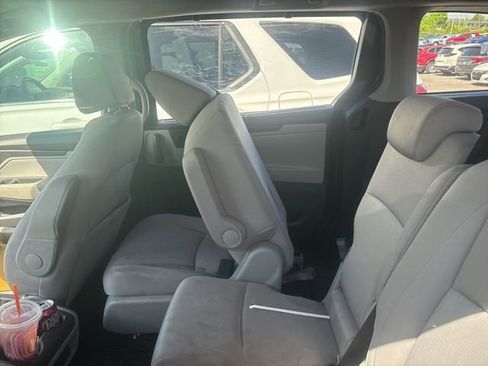 Used 2018 Honda Odyssey EX image 3