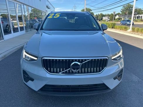 Certified 2025 Volvo XC40 B5 Plus AWD/4WD image 7