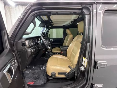 Used 2019 Jeep Wrangler Unlimited Rubicon w/ Dual Top Group AWD/4WD image 9