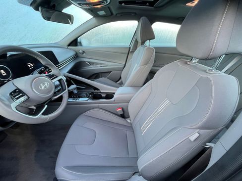 Used 2025 Hyundai Elantra SEL image 24