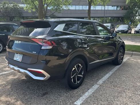 Used 2023 Kia Sportage LX AWD/4WD image 3