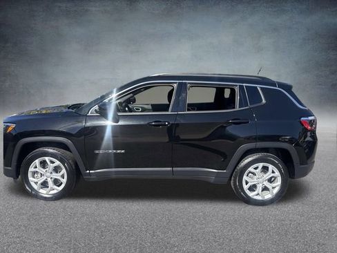 Used 2024 Jeep Compass Latitude image 10