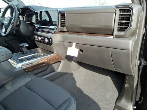 New 2026 GMC Sierra 1500 Elevation image 25