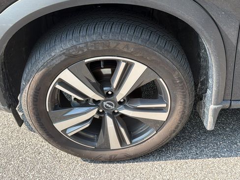Used 2025 Nissan Rogue SL w/ SL Premium Package FWD image 12