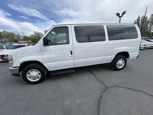 Used 2011 Ford E-350 and Econoline 350 XLT image 4