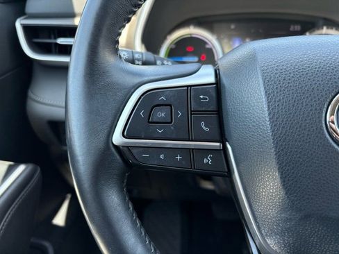 Used 2022 Toyota Highlander XLE image 16