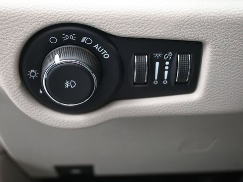 Used 2023 Chrysler Pacifica Touring-L FWD image 20