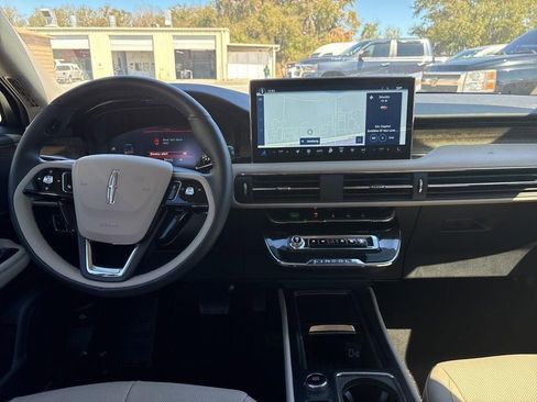 Used 2026 Lincoln Corsair Reserve w/ Jet Appearance Package image 10