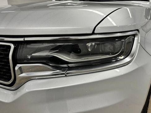 Used 2024 Jeep Wagoneer L Series II RWD image 8