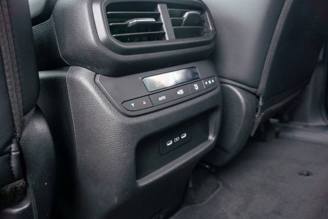 Used 2025 Honda Pilot Touring image 17