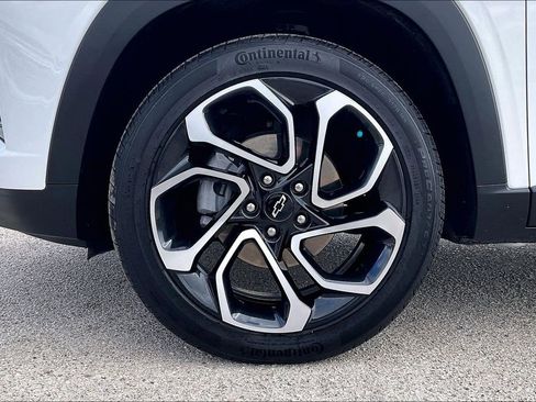 Used 2025 Chevrolet Trax RS w/ Sunroof Package image 34