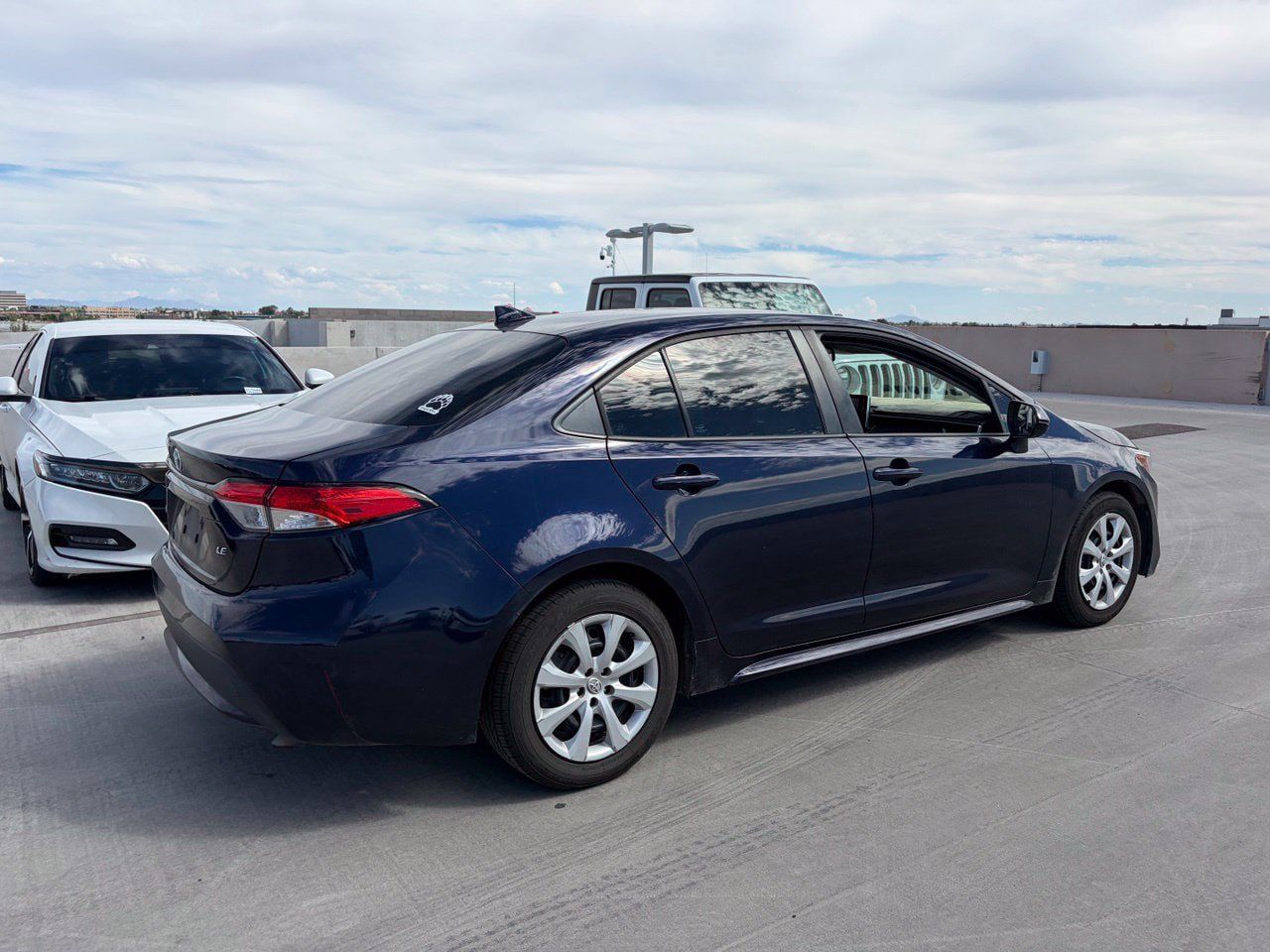 Used 2021 Toyota Corolla LE FWD image 2
