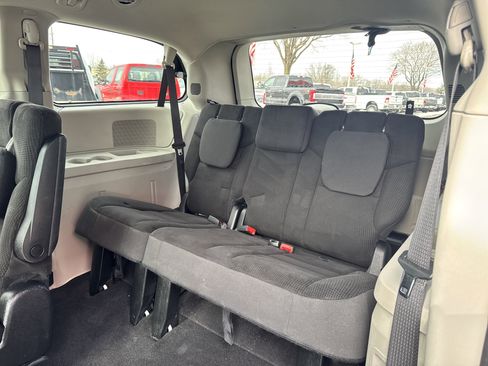 Used 2019 Dodge Grand Caravan SE image 30