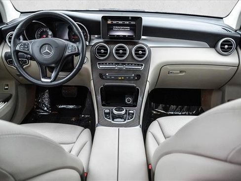 Used 2019 Mercedes-Benz GLC 300 4MATIC image 20