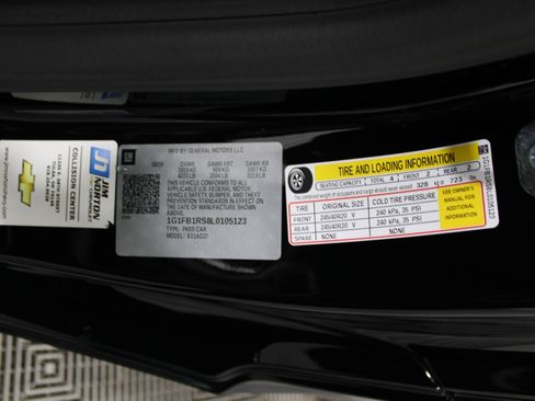 Used 2020 Chevrolet Camaro LT w/ RS Package image 38