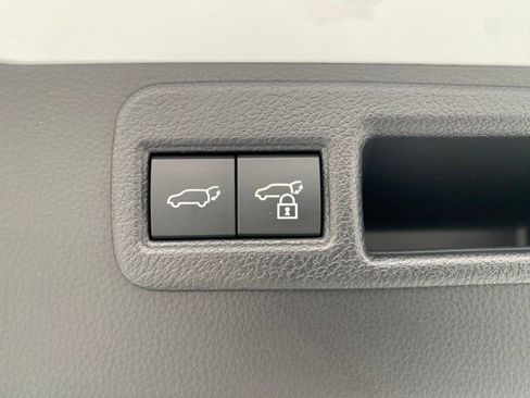 Certified 2023 Toyota Venza LE AWD/4WD image 13