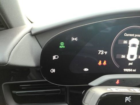 Used 2023 Porsche Taycan w/ Premium Package image 39