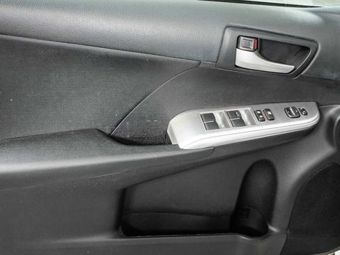 Used 2012 Toyota Camry SE FWD image 6