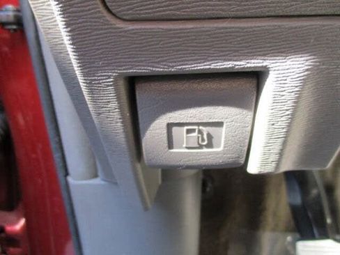 Used 2018 Toyota Sienna XLE image 28