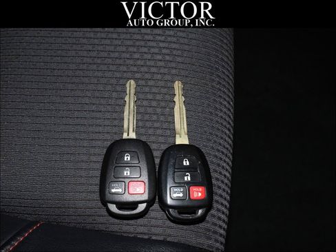 Used 2017 Toyota Camry SE FWD image 33