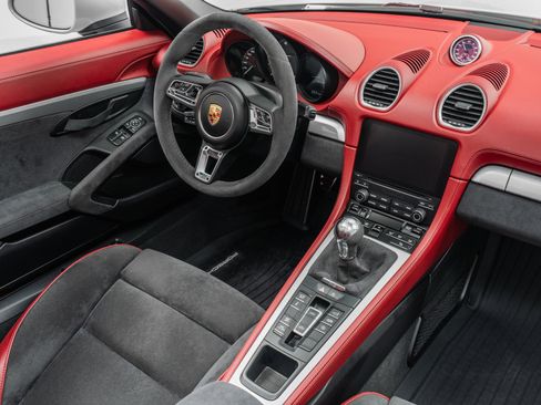 Used 2021 Porsche 718 Boxster Spyder RWD image 28