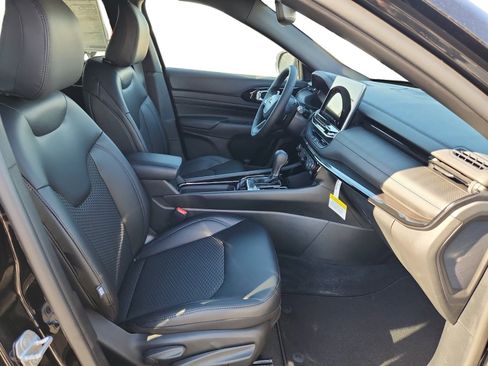 New 2026 Jeep Compass Latitude image 15