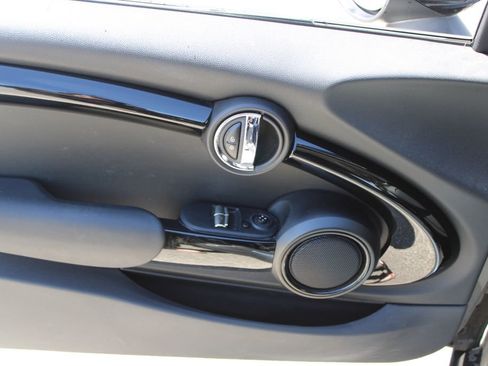 Used 2020 MINI Cooper 2-Door Hardtop FWD image 28