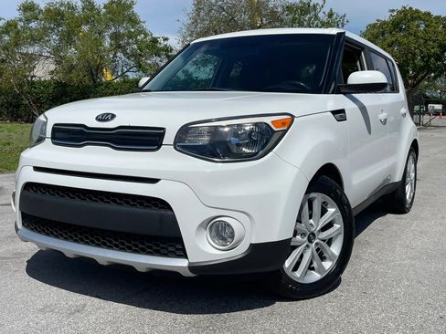 Used 2018 Kia Soul + image 2