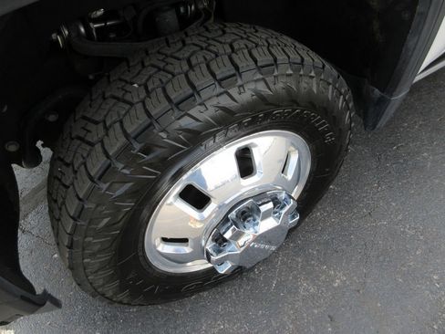 Used 2024 GMC Sierra 3500 Denali Ultimate AWD/4WD image 15