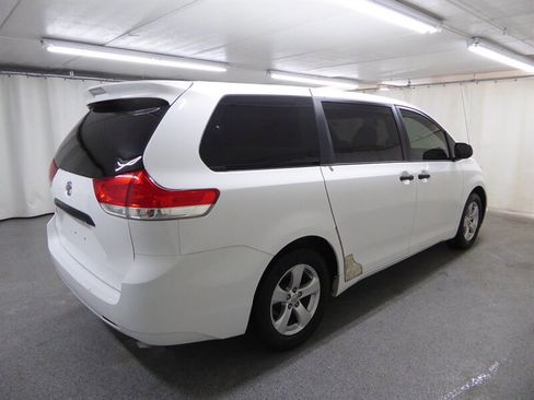 Used 2013 Toyota Sienna L image 7